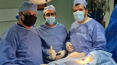 إجراء أول عملية منظار جراحي ميكروسكوبي على الحنجرة لاستئصال كيس نزفي بمستشفى عين شمس