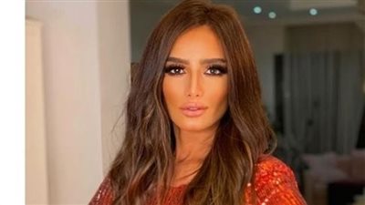 بعد نشر صورة أحدهما بقميص صلاح.. عمر أبناء زينة من أحمد عز