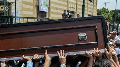 تفسير رؤية الجنازة في المنام وعلاقتها بالخلافات العائلية والأزمات