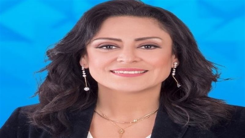 الإعلامية مني عراقي