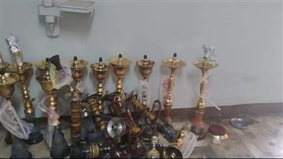 كانت مقرا للطلاب.. غلق 4 كافيهات ومصادرة 21 شيشة في المطرية بالدقهلية | صور