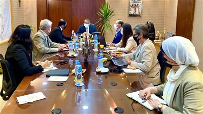 وزير الآثار يناقش بحث تفعيل الإستراتيجية الوطنية للسياحة