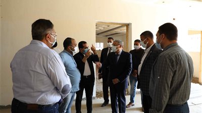 محافظ المنيا يتابع أعمال إنشاء مبنى المجلس المحلي بمنطقة أبو فليو