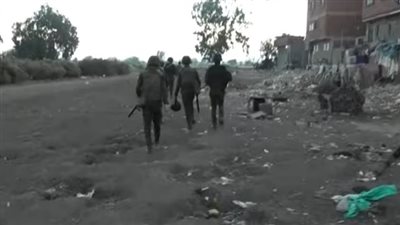  شاهد.. اللقطات الأولى لاقتحام عزبة الصفيح والقضاء على أوكار المخدرات | فيديو