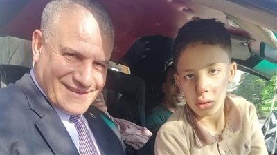 مدير إدارة طلخا التعليمية يكشف حالة طالب سقطت عليه بوابة حديدية | صور 