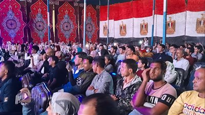 إقبال كبير على عرض عاشق ومداح بالإسماعيلية | صور