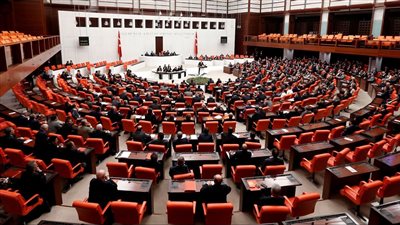 تركيا تجدد تفويض جيشها للقيام بعمليات في سوريا والعراق لعامين