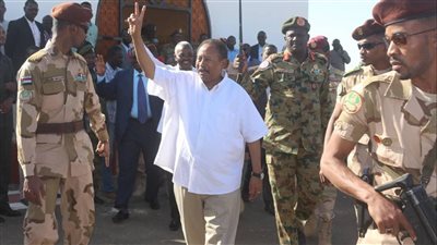 مكتب رئيس الوزراء السوداني يؤكد إعادة حمدوك وزوجته إلى منزلهما