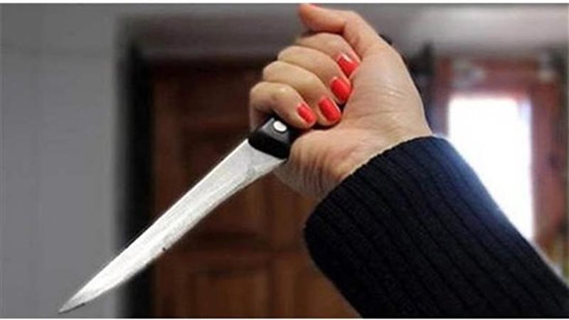 معلمة تعتدي على تلميذ