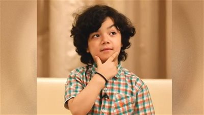 أطفال يوتيوبر حققوا شهرة ومكاسب مالية.. وخبراء نفسيون يكشفون المخاطر 