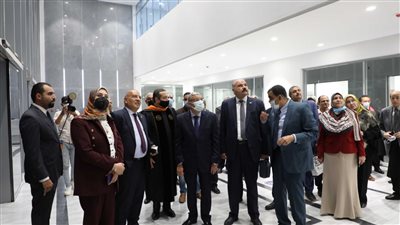 محافظ المنيا يشهد حفل تخرج طلبة كليتي الصيدلة والعلاج الطبيعي