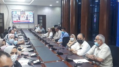 لإنشاء طريق.. رصف خرساني للشاحنات على الدولي الساحلي