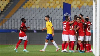 الأهلي يكتسح الإسماعيلي بثلاثية نظيفة في الشوط الأول | صور
