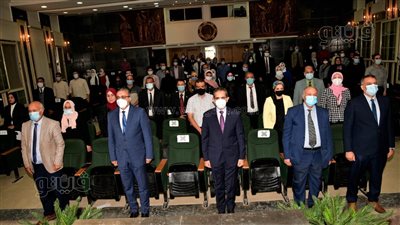 خلال حفل تكريم أسرهم.. محافظ الغربية يحيي شهداء الجيش الأبيض |صور