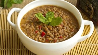 اقتصادي ومغذي.. طريقة عمل العدس بجبة