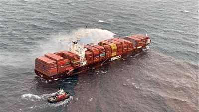 سقوط أكثر من 100 حاوية في البحر قبالة سواحل كولومبيا البريطانية | فيديو