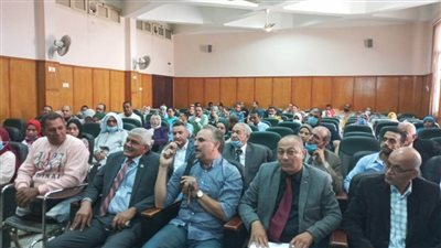 إقبال المواطنين على جلسات مناقشة مشروعات الخطة الاستثمارية للعام المالي بأسيوط | صور 