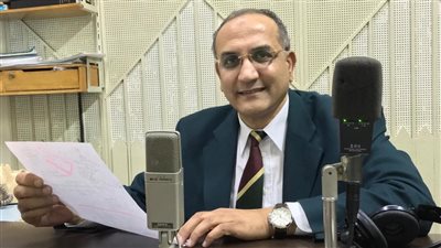 المذيع شكري عبد الحميد يصل للمعاش.. والإذاعة ترشح بديل لبرامجه