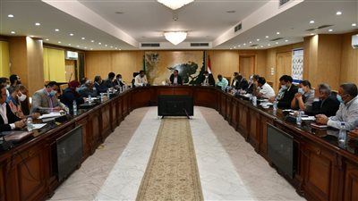 محافظ الفيوم يتابع مشروعات حياة كريمة بـ إطسا ويوسف الصديق