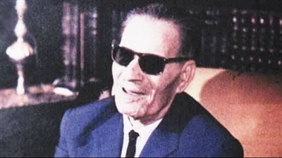 في ذكري ميلاد طه حسين.. أبرز معاركه الأدبية مع الكتاب