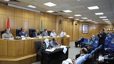 15 نوفمبر.. منع دخول أي موظف بالمنيا لم يتلق لقاح كورونا لمحل عمله 