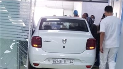 كان بينتقم.. إسباني يقتحم بسيارته مستشفى الشيخ زايد بالمغرب | فيديو