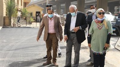 محافظ الجيزة يكلف مسئولي الأحياء بتدعيم الطرق ببالوعات صرف الأمطار 