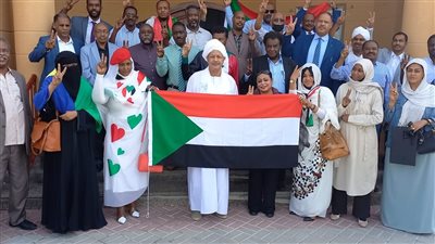 تمرد داخل سفارة السودان في قطر بقيادة السفير المعزول | صور