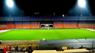 لاعبو الزمالك يعاينون أرضية إستاد القاهرة قبل مواجهة البنك الأهلي