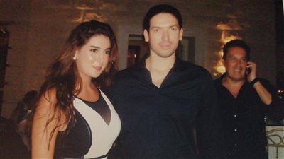 والد ياسمين صبري ينشر صور حفل خطوبتها الأول وغرفة نومها