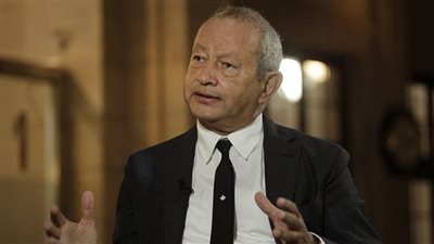 نجيب ساويرس ردا على عامل يدعي طرده من عمله بالجونة: مفيش حد بيطرد من غير ذنب