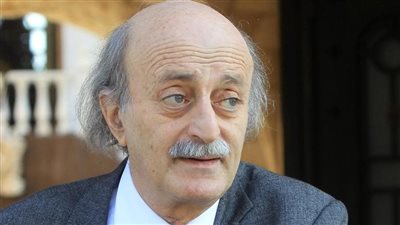 جنبلاط: أقيلوا قرداحي قبل فوات الأوان