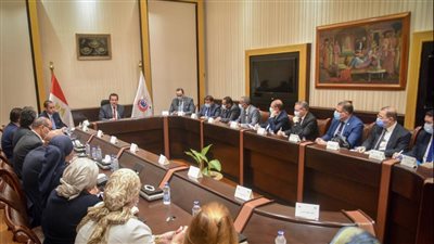 خالد عبدالغفار يجتمع بقيادات وزارة الصحة.. ويحدد أولويات أجندة العمل