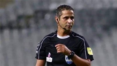 محمود عاشور يعود من الكاميرون بعد انتهاء مهمته التحكيمية بأمم أفريقيا