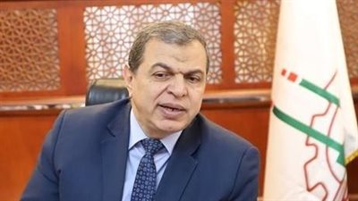 القوى العاملة: تعيين 579 شابًا بالسويس 