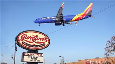 هيا بنا براندون.. حكاية طيار أمريكي يعارض بايدن من قمرة القيادة