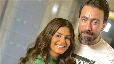 منة فضالي برفقة المخرج محمد عبد السلام من كواليس 