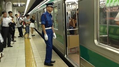 اندلاع حريق هائل قرب محطة للقطار في العاصمة اليابانية طوكيو (فيديو)