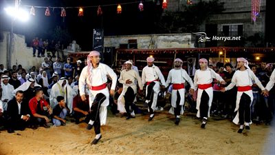 على أنغام الدبكة.. مهاجرون عرب يحتفلون في شوارع بيلاروسيا |فيديو