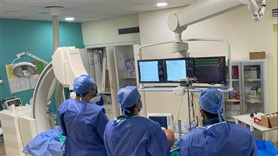 هيئة الرعاية الصحية: نجاح أول قسطرة طرفية لعلاج انسداد الشرايين بمجمع الإسماعيلية الطبي