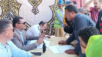 أهالي كندلية بالغربية يوقعون عقود الوحدات السكنية الجديدة | صور 