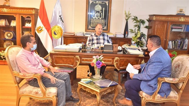 اجتماع محافظ أسيوط