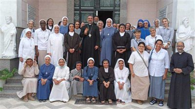 مطران كاثوليك الأقصر يلتقي الجماعات الرهبانية النسائية 