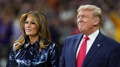 ظهور غريب لدونالد ترامب وزوجته في بطولة العالم للبيسبول | فيديو 