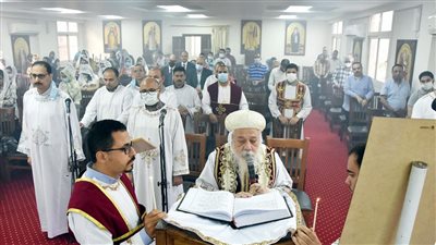 أسقف ملوي يفتتح العام الدراسي بمعهد الدراسات القبطية