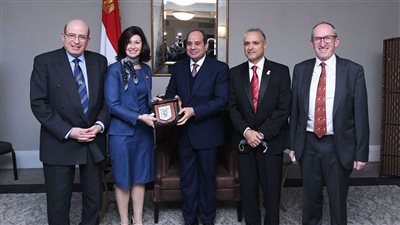 تفاصيل لقاء السيسي ورئيسة الكلية الملكية البريطانية للأطباء والجراحين