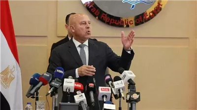 أبرزها إنشاء أول مصنع للهيدروجين الأخضر وحقيقة تنفيذ ممر بحري لمنافسة قناة السويس، كامل الوزير يكشف عن كافة ملفات النقل 