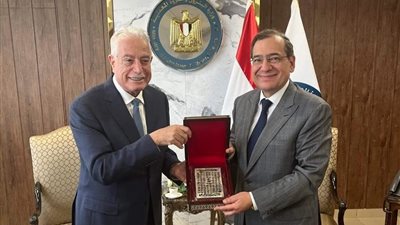 الملا يلتقي محافظ جنوب سيناء لمناقشة حق امتياز البترول بمدينة رأس سدر