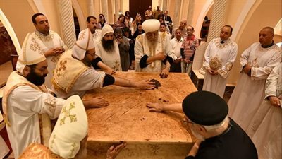 البابا تواضروس الثاني يطيب رفات القديسين مارمرقس وأثناسيوس