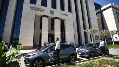 وزير النقل يفتتح المرحلة الأولى من مشروع التاكسي الكهربائي بالعاصمة الإدارية (صور)